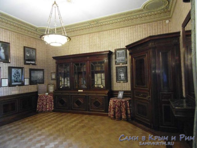 komnati-v-massandrovskom-dvorce-biblioteka