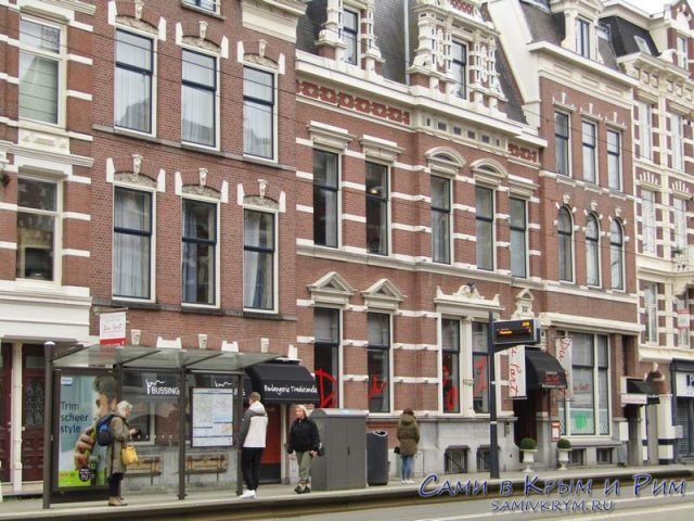 Остановка трамвая в Роттердаме