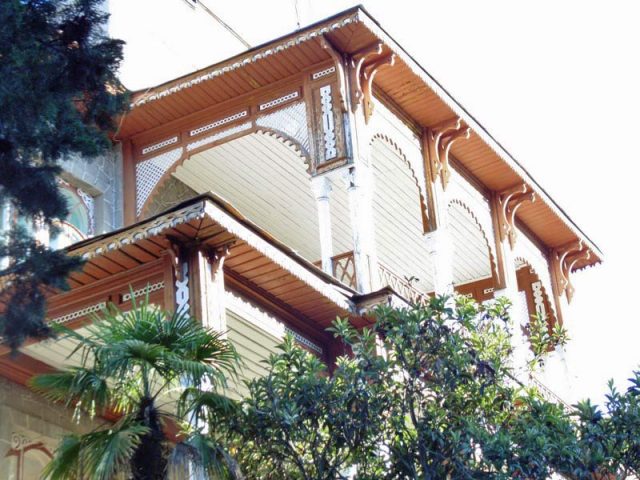 Деревянные-балкончики