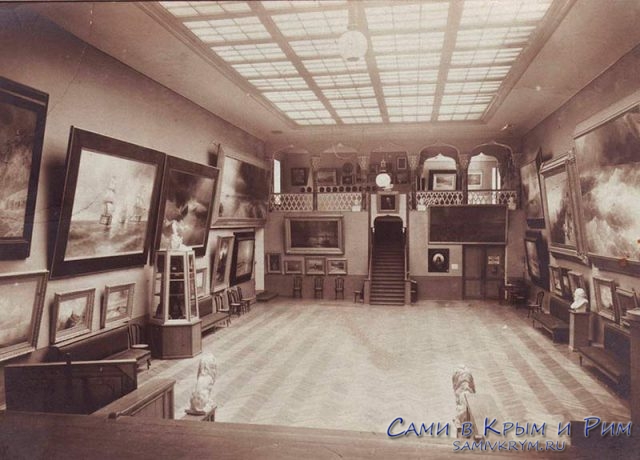 Архивный снимок - зал музея Айвазовского