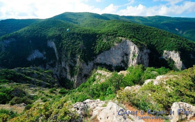 Живописный вид на Большой каньон в Крыму