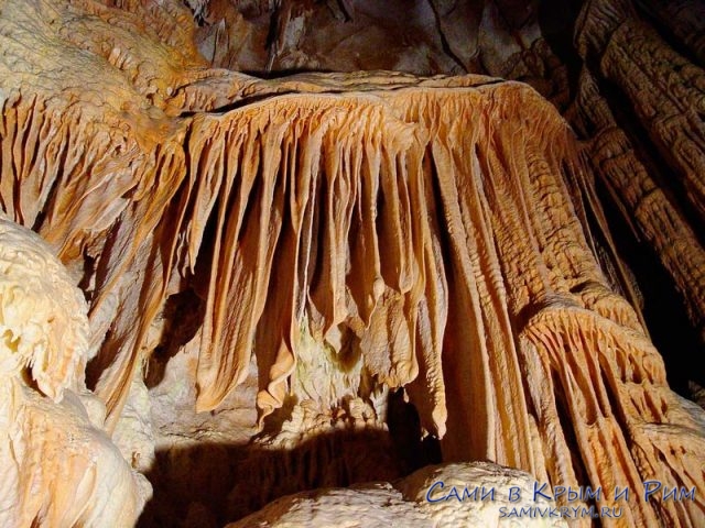 Сталактиты-в-пещерах