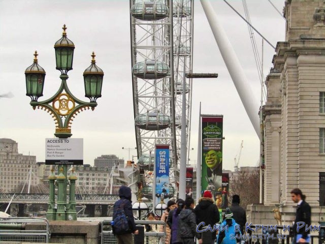 Лондонский глаз с туристами