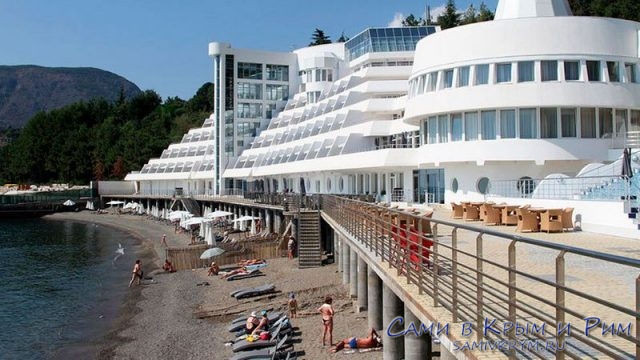 Пляж у отеля Европа
