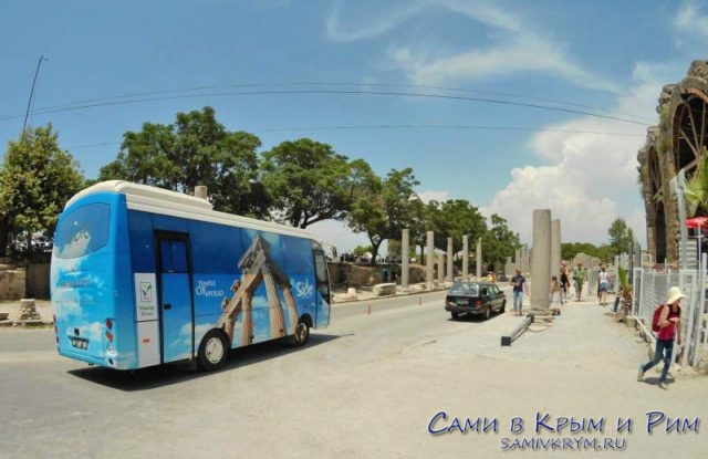Автобусик, который возит по античному центру Сиде