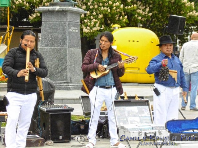 Группа исполнителей из Эквадора
