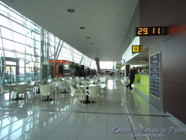 Зал прилета Братиславского аэропорта