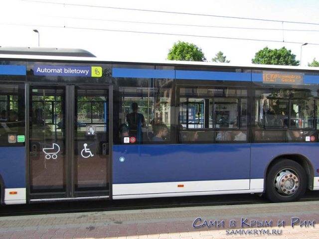 Автобус с билетным автоматом внутри