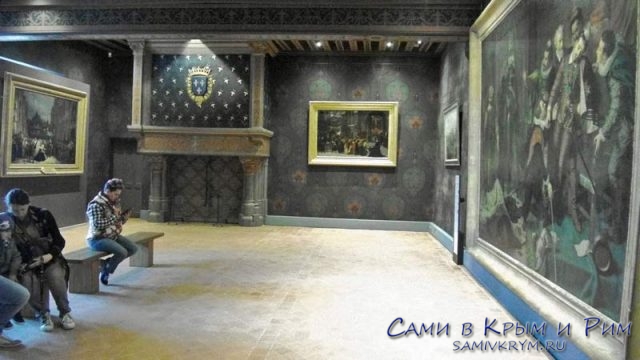Зал с картинами убийства герцога де Гиза