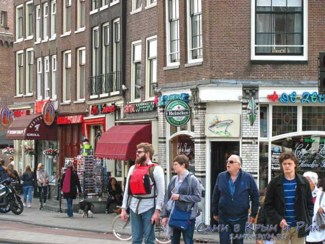 Туристы в Амстердаме