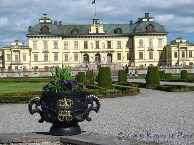 Королевский-дворец-в-Дроттнингхольме