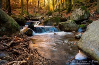 Осенний водопад