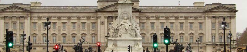 Букингемский дворец и монумент королеве Виктории