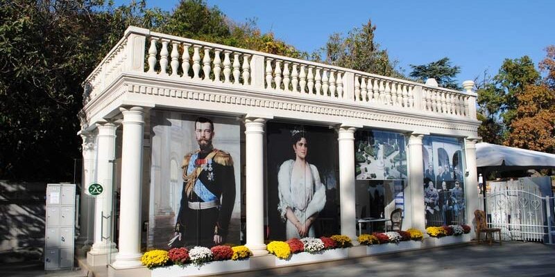 Вход в Ливадийский дворец