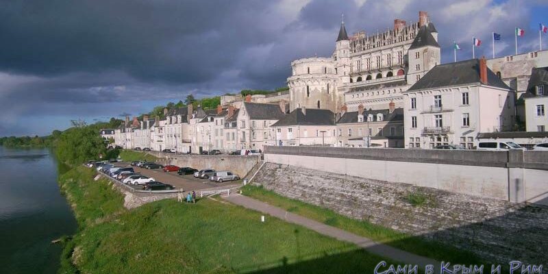 Королевский замок у реки Луара