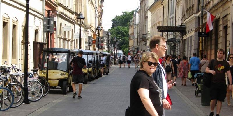 Туристы в центре Кракова