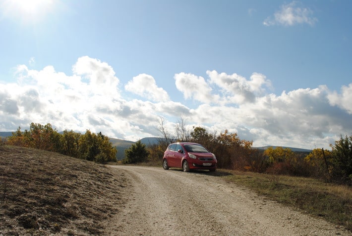 Оставили машину перед пешим подъемом