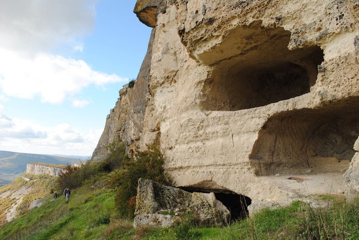 Пещеры с внешней стороны