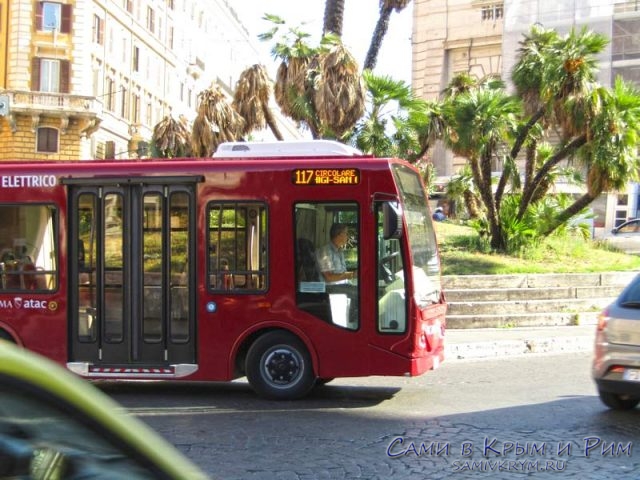 Мини автобусы для движения в центре Рима