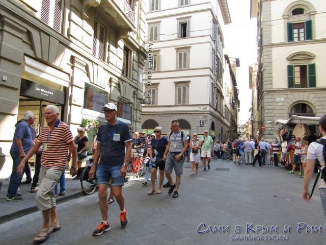Туристы-штурмуют-Флоренцию