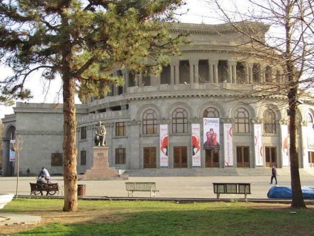 Национальная-Опера