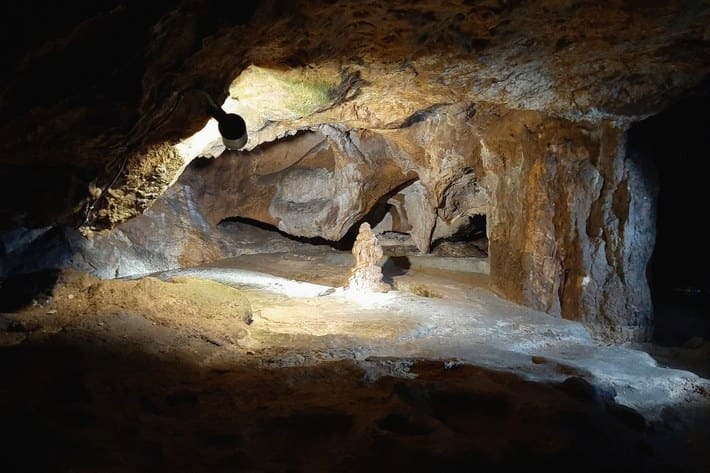 Карстовые образования в пещерах