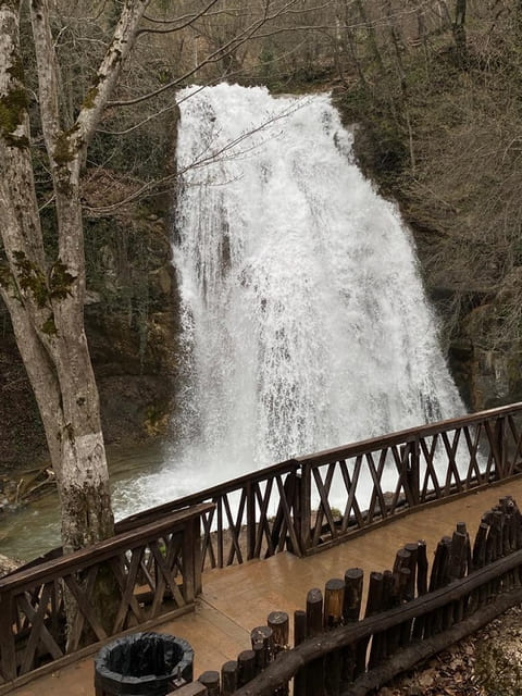 Водопад Джур-Джур зимой