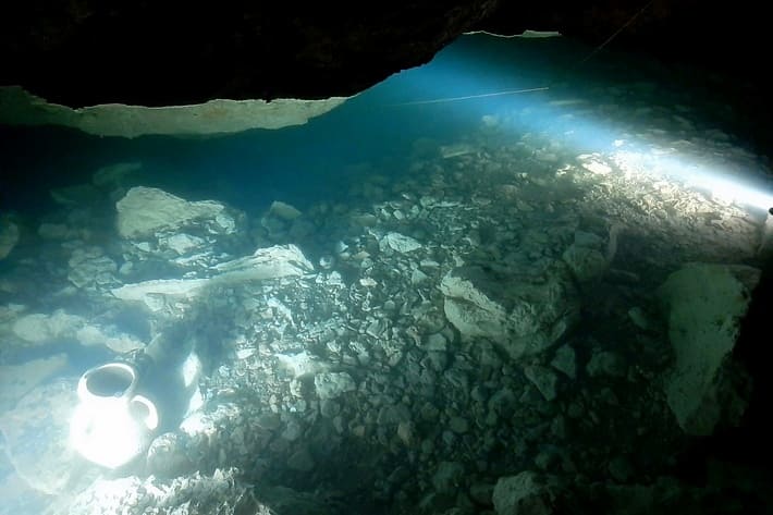 Затопленная часть пещеры