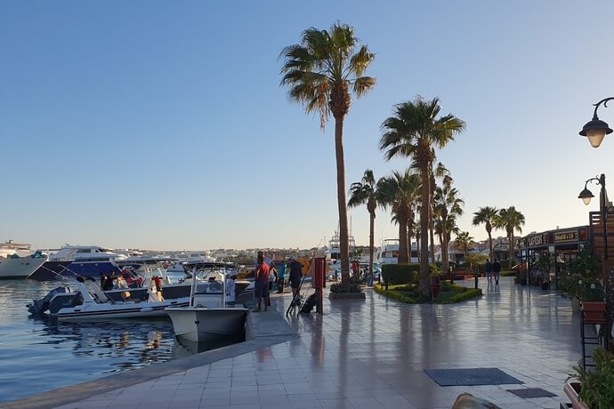 Набережная в Марине