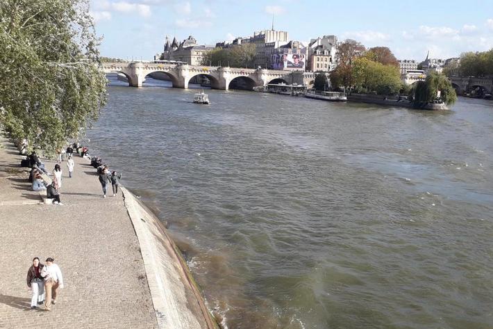 Прогулки вдоль Сены в Париже