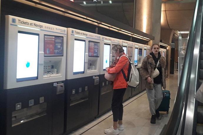 Автоматы для покупки билетов в аэропорту