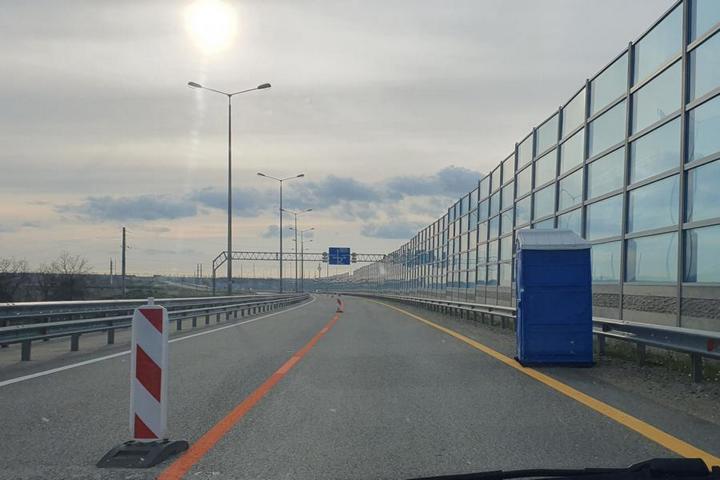 Туалеты на подъезде к мосту