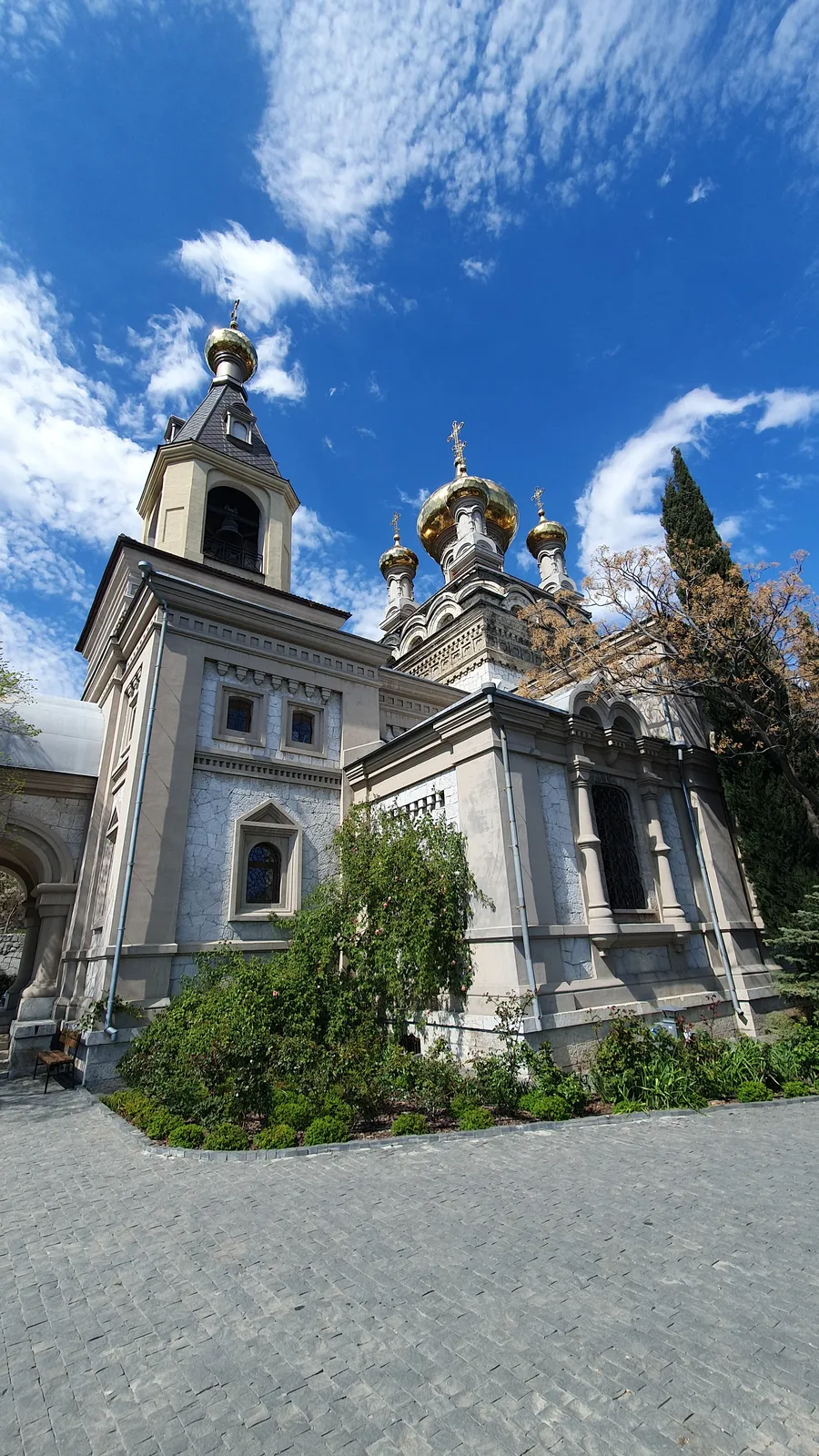 Храм Архангела Михаила в Алупке